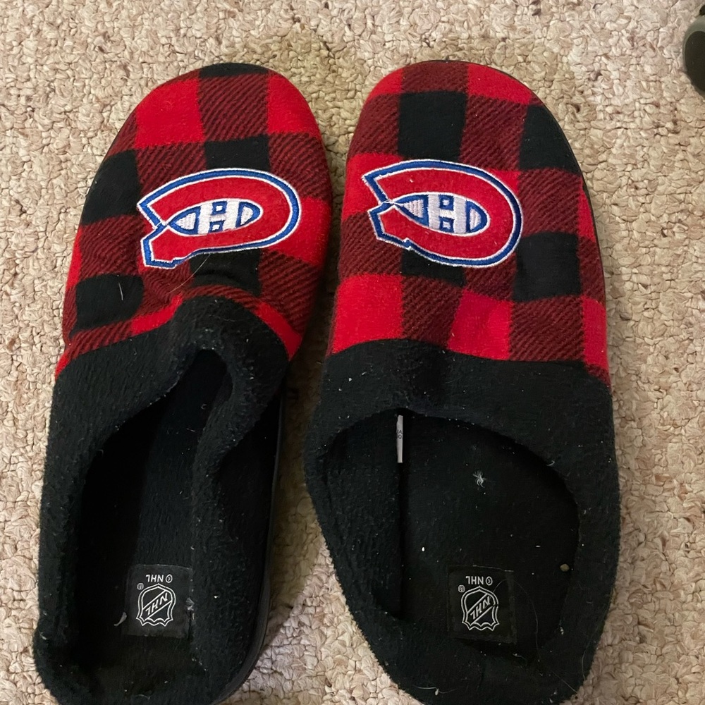 NHL slip on slippers